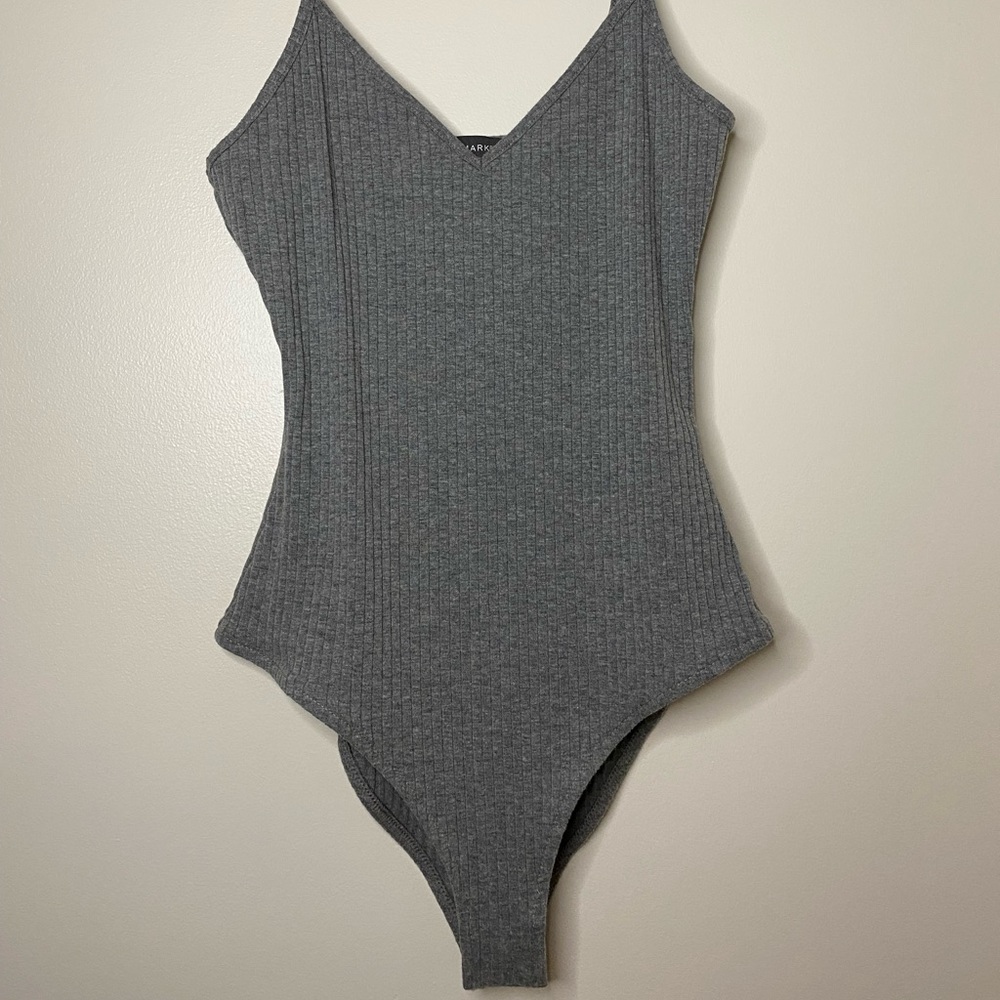 2 bodysuits (1 from Primark, 1 from h&m)